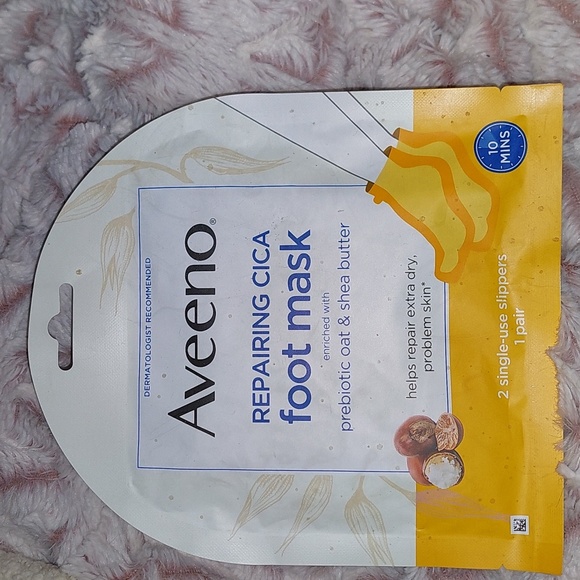 aveeno Other - New Aveeno Repairing Cica foot mask